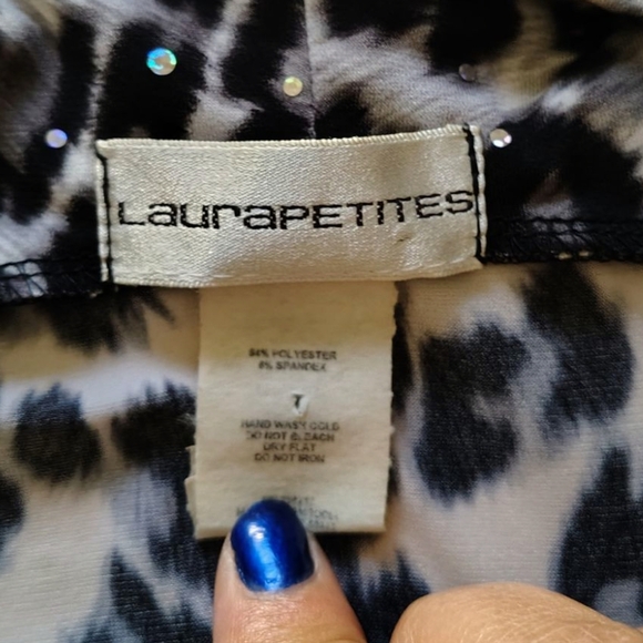 Chic Leopard Print Blouse - Picture 7 of 7